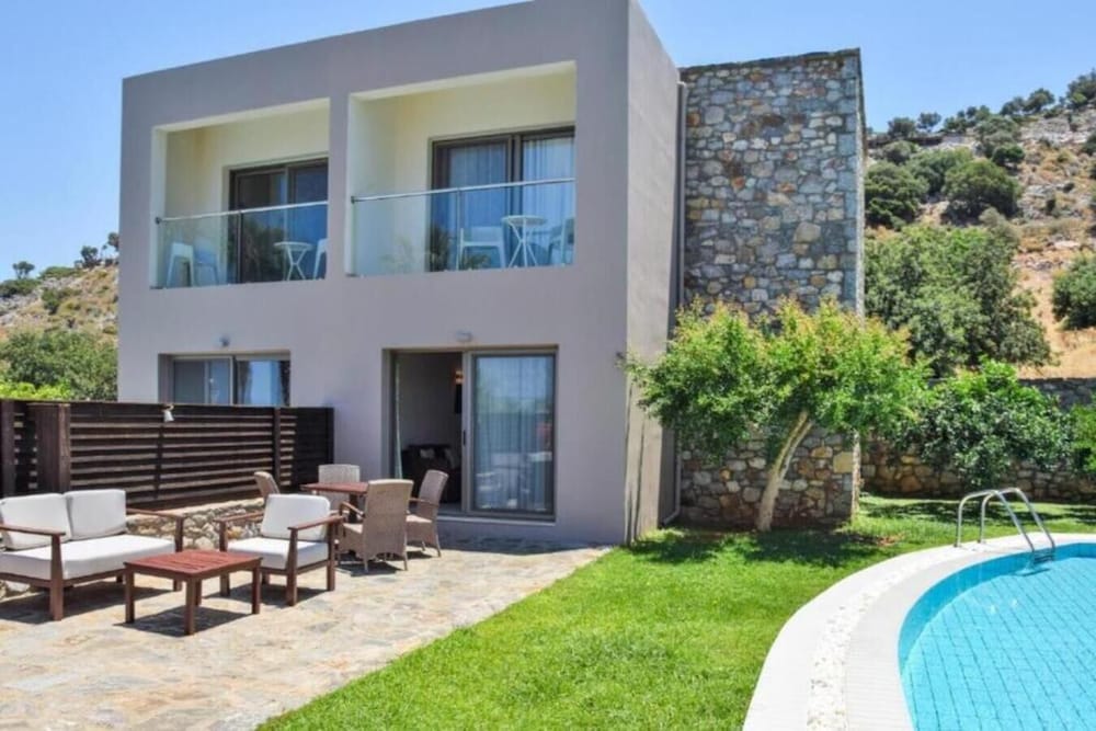 One Bedroom Villa with Private Pool and Sea View - Photo 10