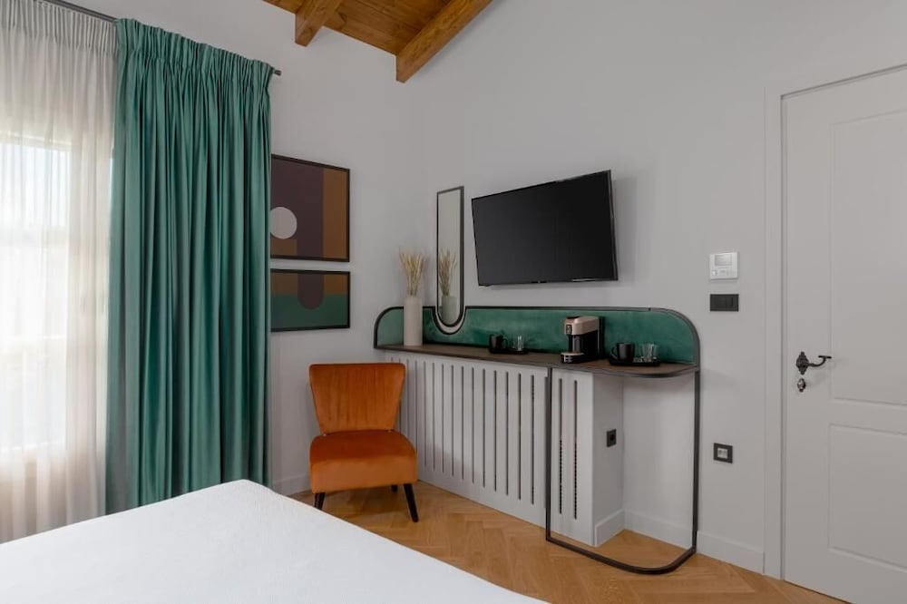 Deluxe Suite - Photo 3