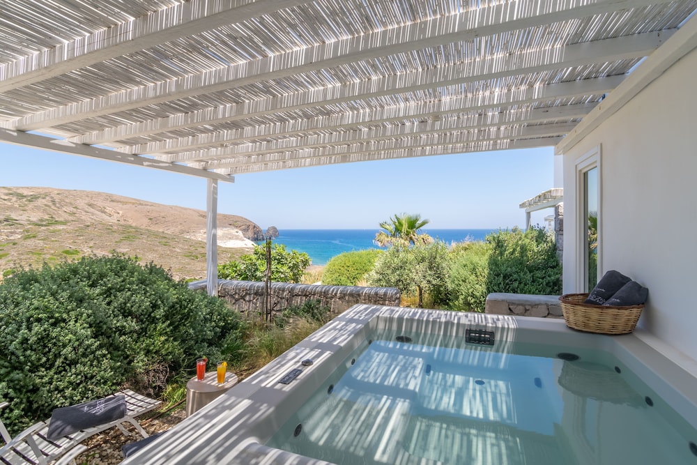 Executive room with outdoor jacuzzi and sea view