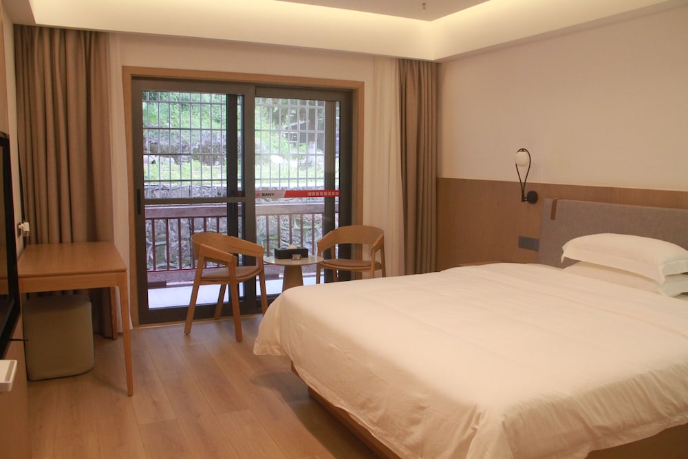 Luxury Single Room, 1 Queen Bed - Photo 4