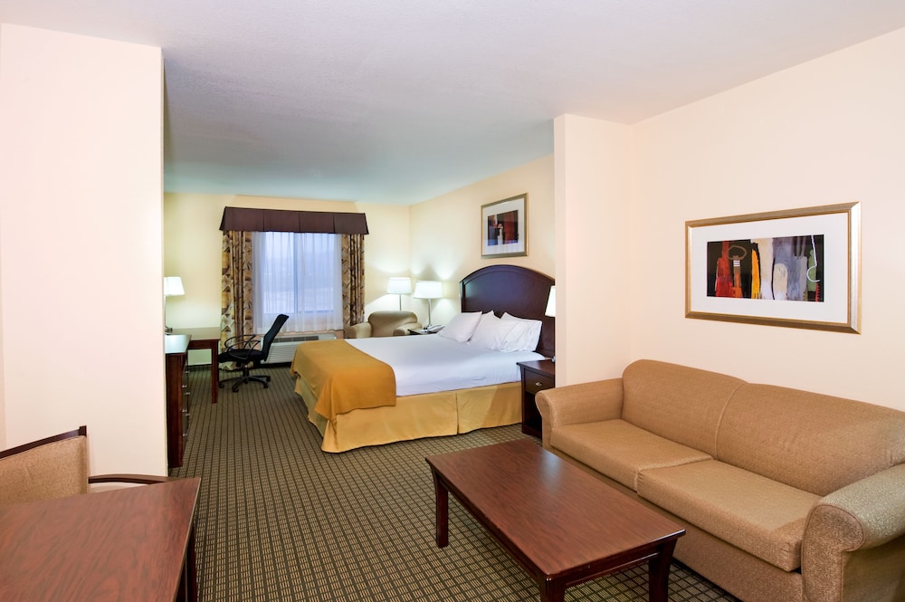 Suite, 1 King Bed - Photo 2