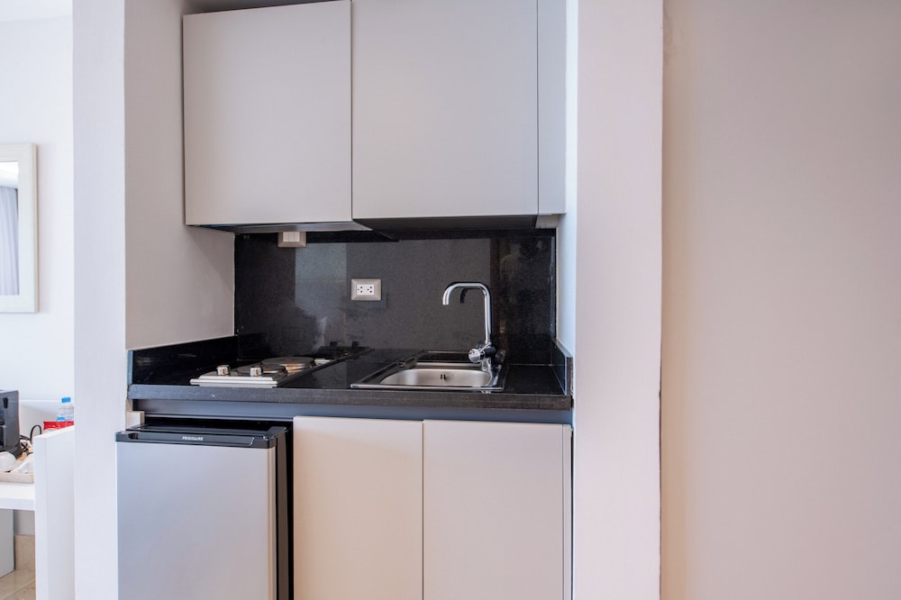 Junior Studio Suite, Non Smoking, Ocean View - Photo 4