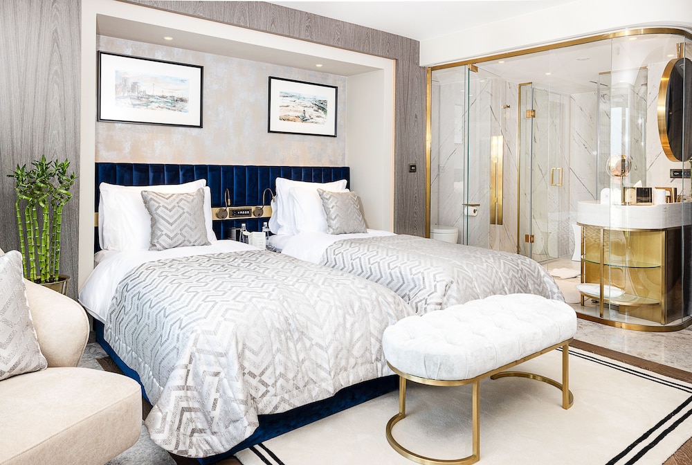 Deluxe Twin Room with City View photo 1