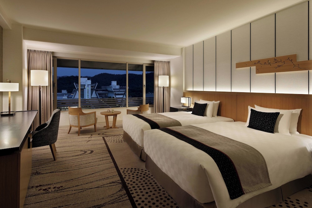 Presidential Suite, 2 Bedrooms, Mountain View photo 3