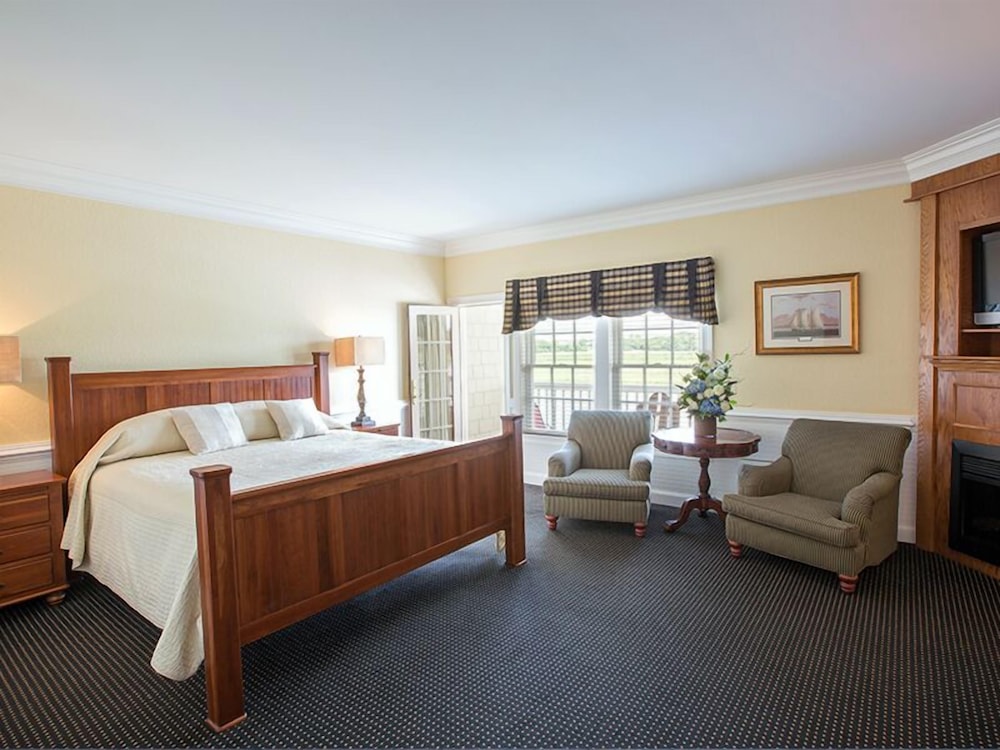 Deluxe Room, 1 King Bed - Photo 1