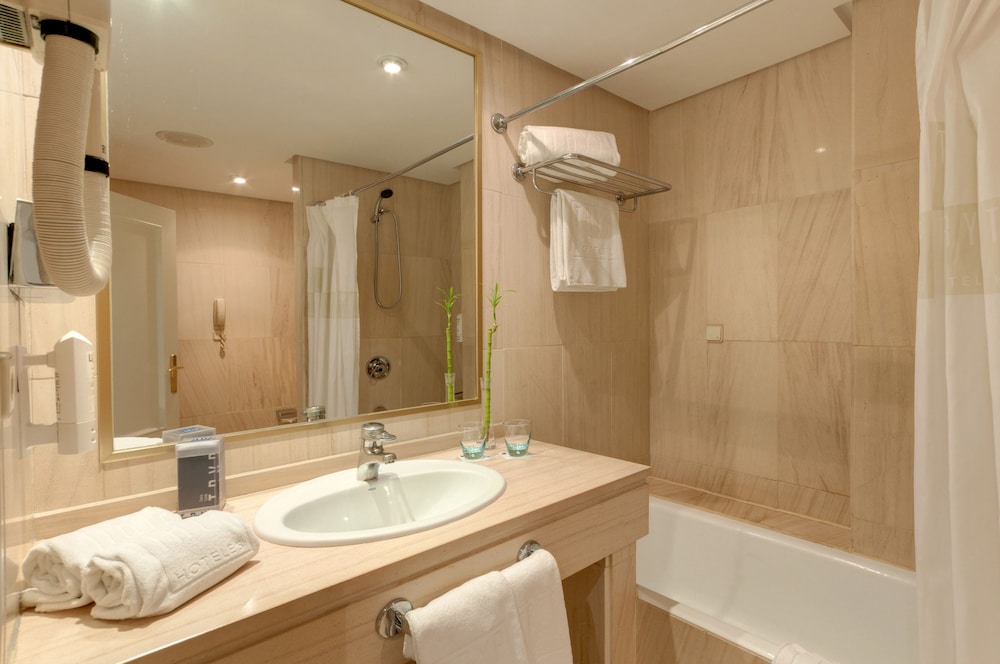 Standard Twin Room (Single Use) photo 3