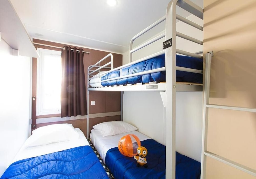 Standard Mobile Home, 2 Bedrooms photo 2