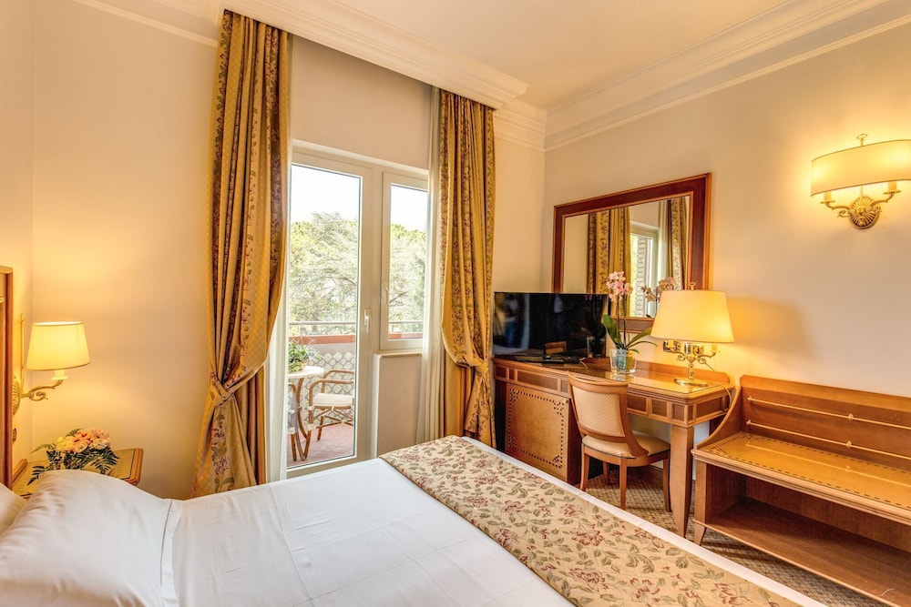 Superior Double or Twin Room, Garden View photo 2