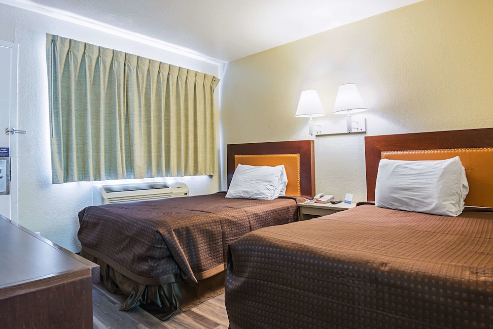 Standard Room, 2 Double Beds, Non Smoking photo 2