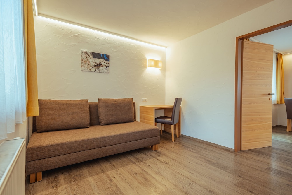 Family Room, 2 Bedrooms, Balcony photo 2