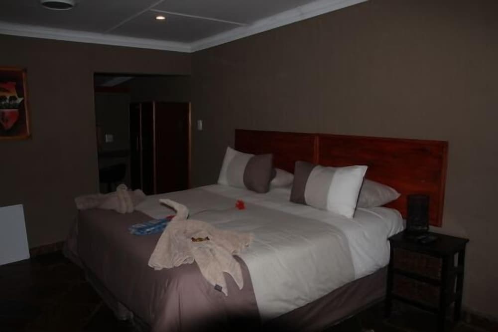 Chameleon Unit photo 1