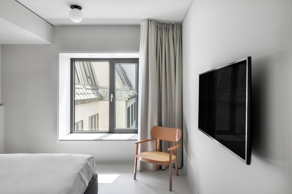 Medium Studio with Kitchenette photo 2