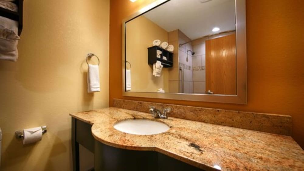Suite, 1 King Bed, Non Smoking, Kitchen (with Sofabed) - Photo 2