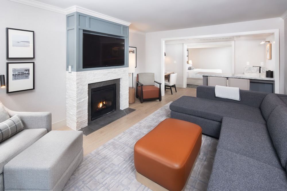 Premier Suite, 1 King Bed with Sofa bed photo 3