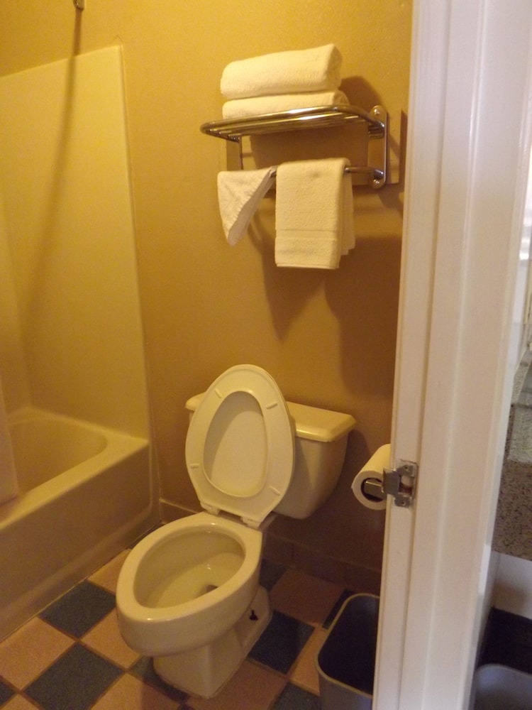 Economy Double Room, 2 Double Beds, Non Smoking photo 3