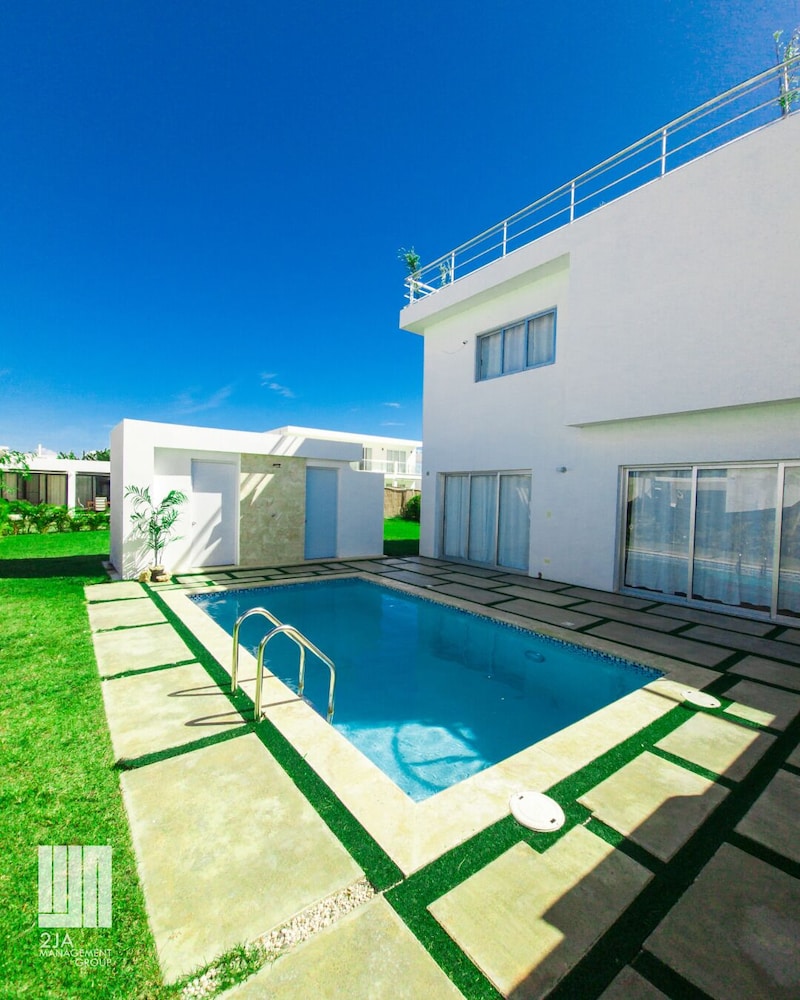 Elite Villa photo 1