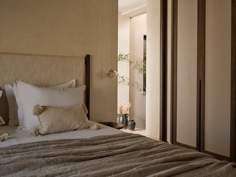 Executive Suite with Private Pool and Sea View - Photo 4