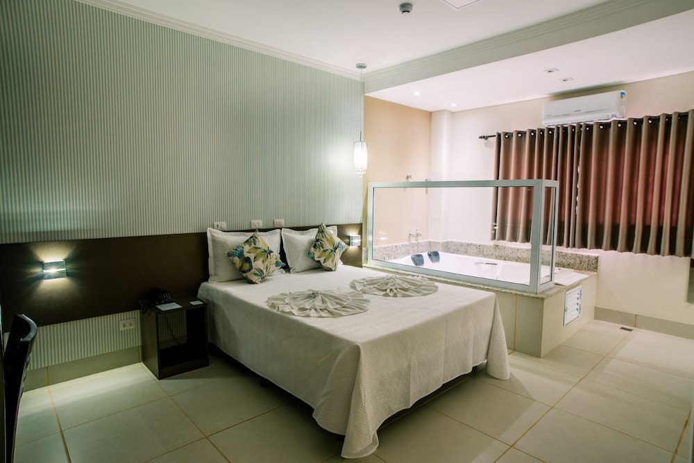 Superior Suite, 1 Queen Bed, Non Smoking photo 3