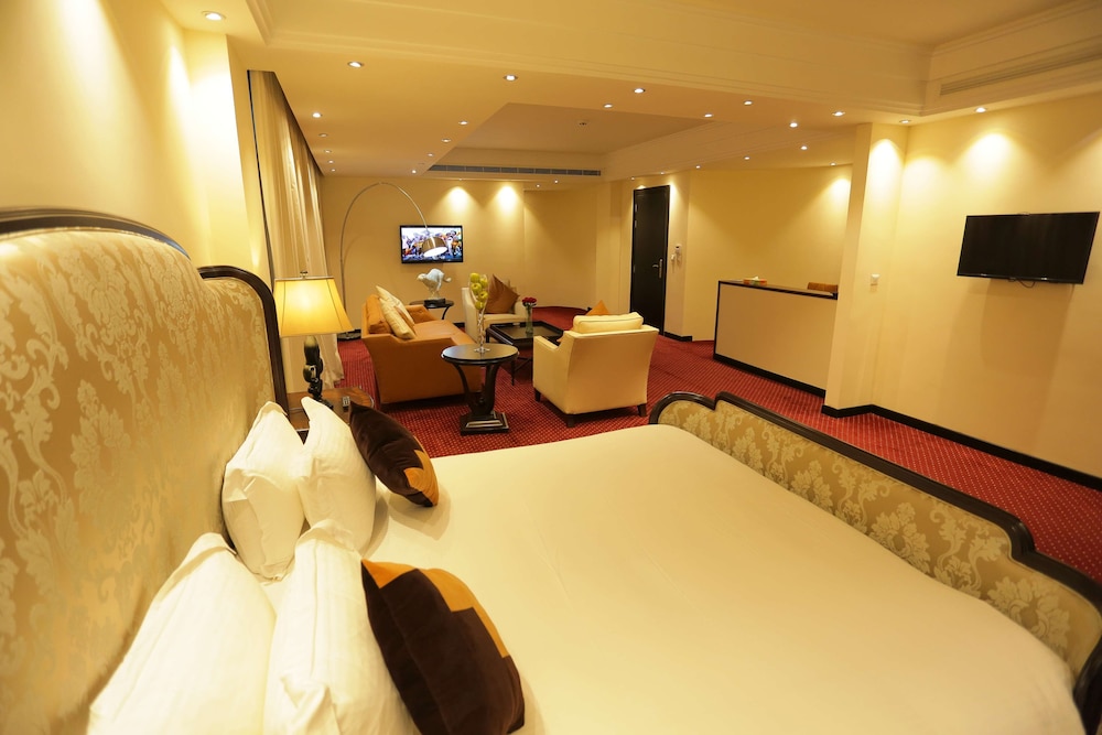 Ministerial Suite photo 2