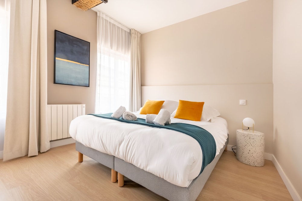 Apartment, Ensuite, City View - Photo 16