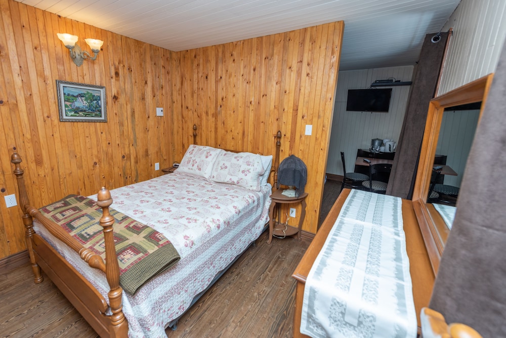 Economy Suite, 1 Double Bed, Non Smoking, Sea View photo 1