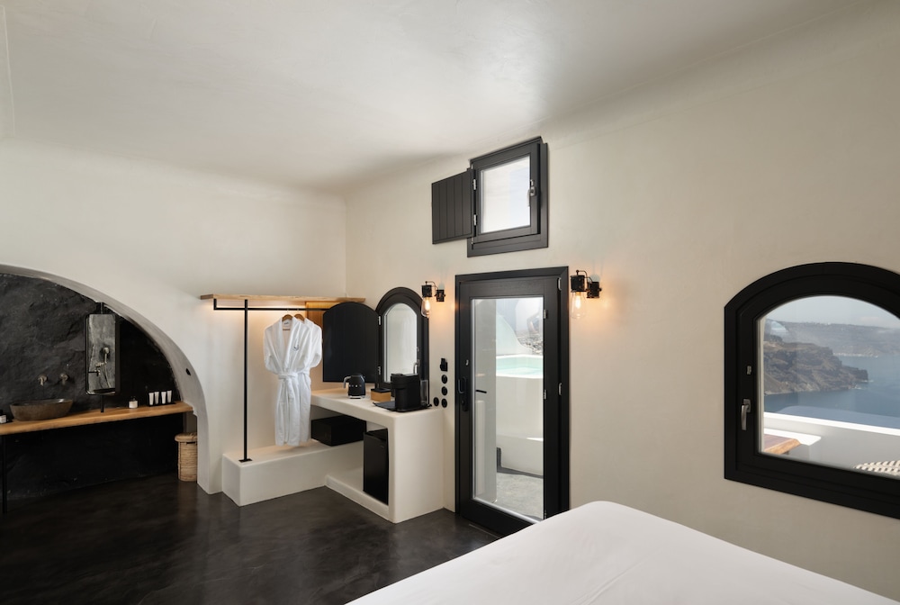 Rocca Deluxe with Caldera View and Outdoor Hot Tub - Photo 6