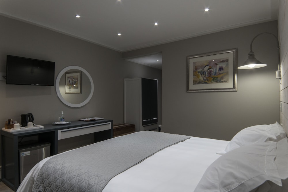 Deluxe Double Room, 1 Queen Bed, Sea View, Sea Facing photo 3