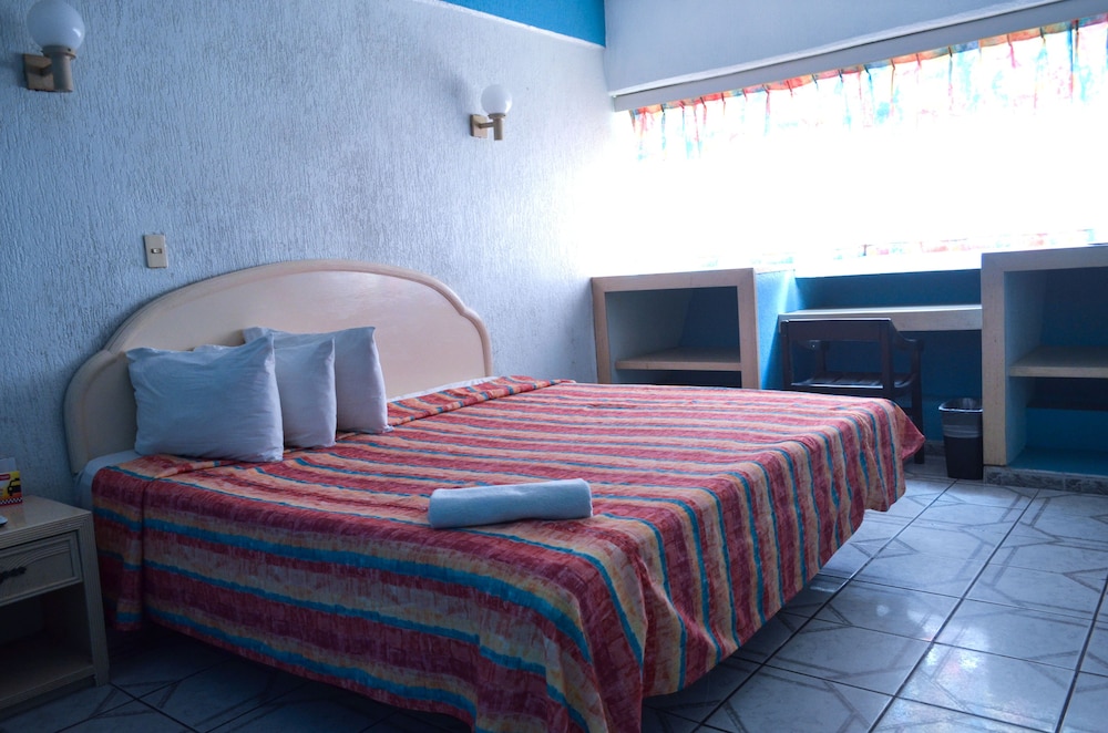 Economy Single Room, 1 King Bed photo 3