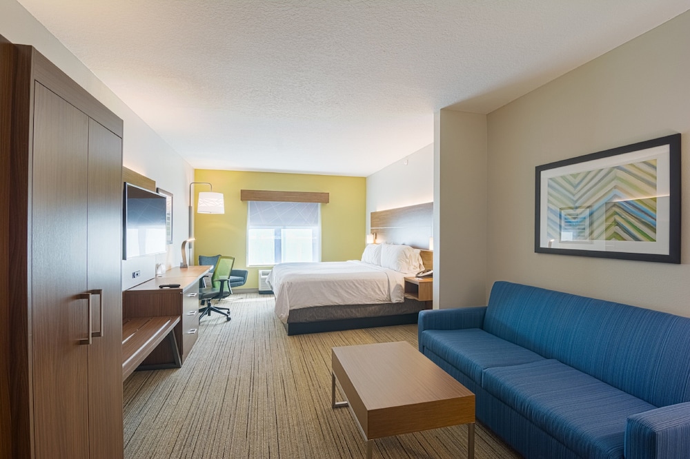 Suite, 1 Bedroom, Accessible (1 King, Comm, Tub) - Photo 3