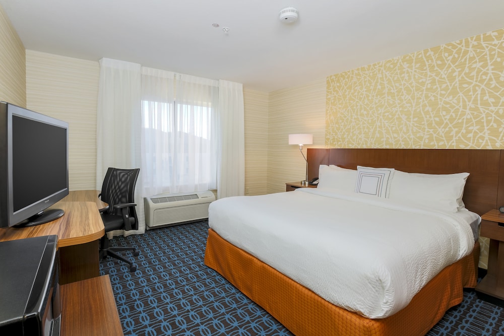 Room, 1 King Bed (Mobility Accessible, Roll-In Shower)