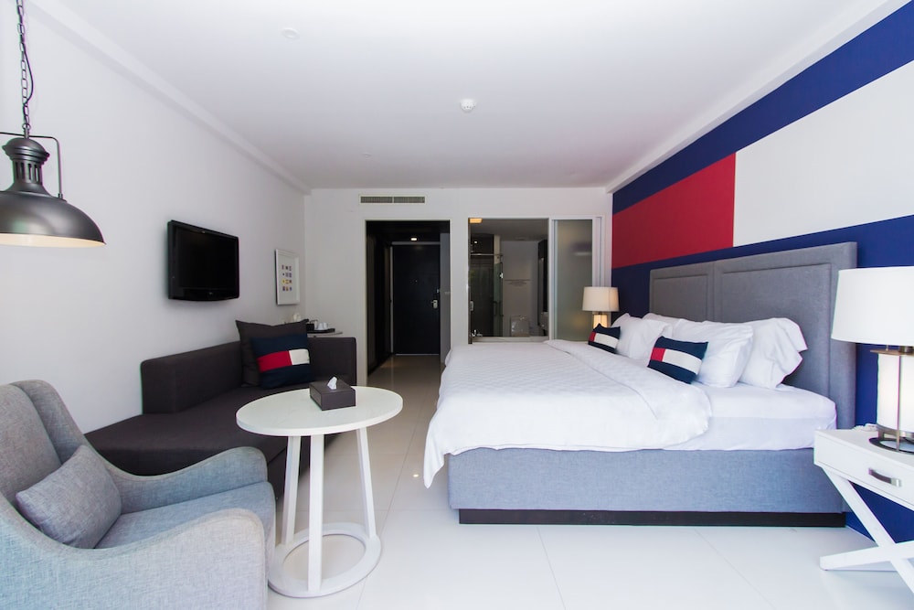 Deluxe Room, Pool View - Photo 6