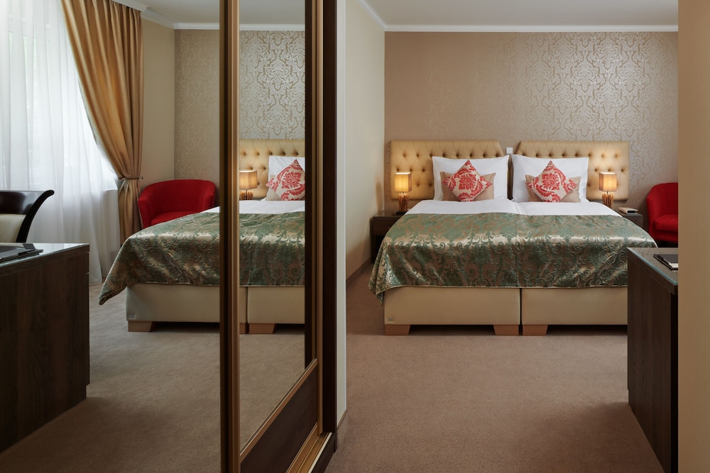 Comfort Room (GOLD)