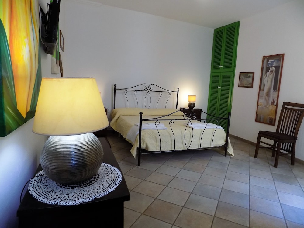 Superior Apartment, Courtyard View (Apt 3)