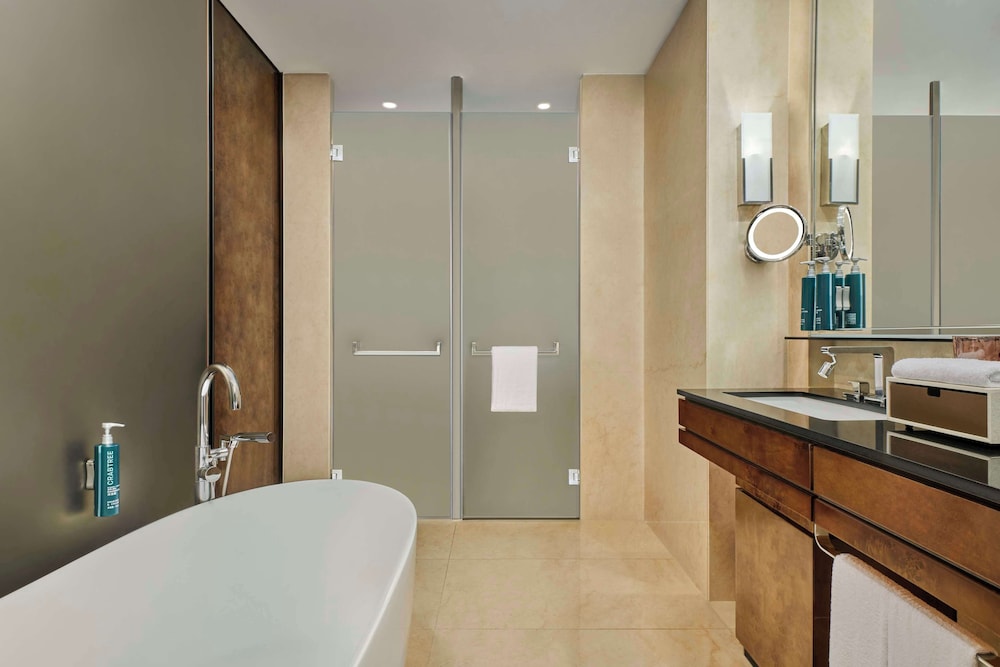Room (King hilton guestroom) - Photo 4