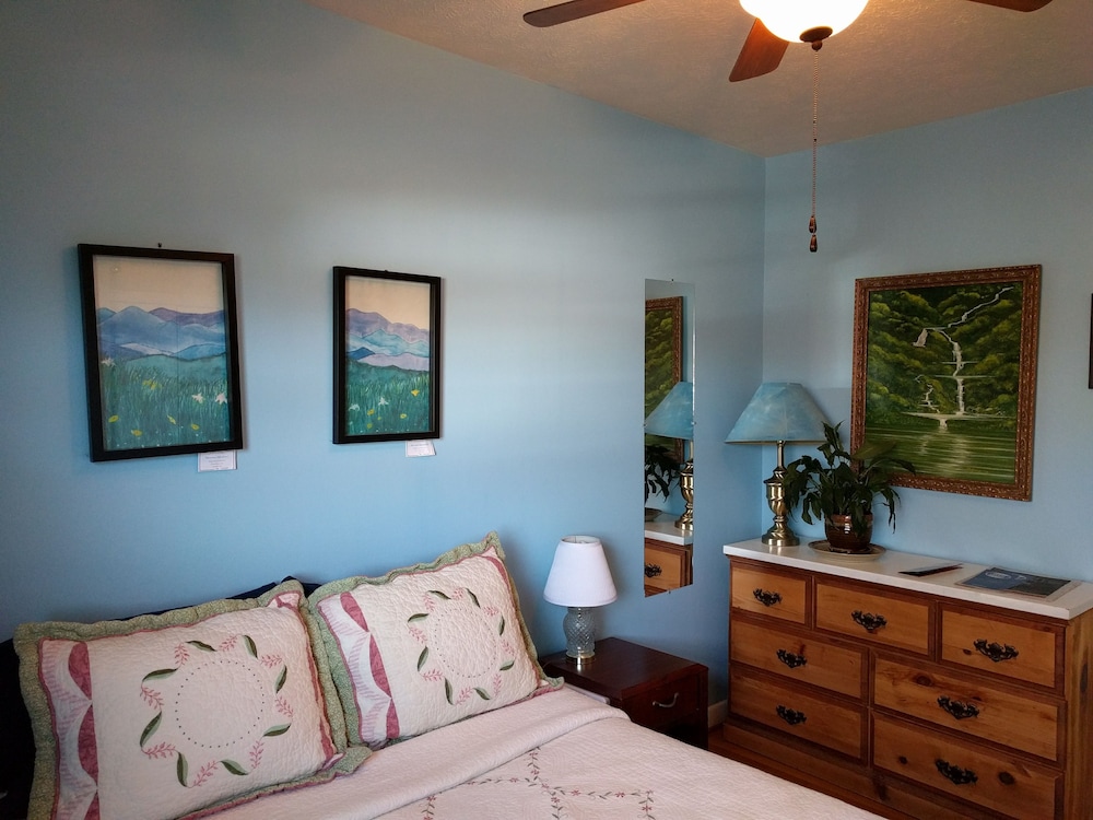 Room, 3 Bedrooms photo 2