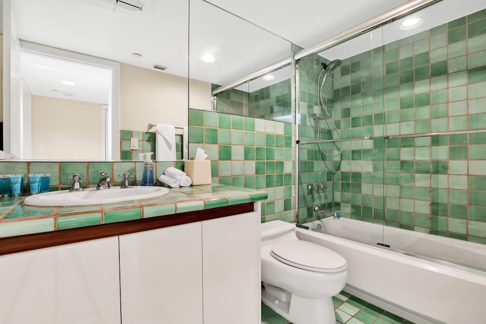 NEW Amazing Large 3BR Direct Oceanfront Penthouse On Ocean Drive, Photo 9