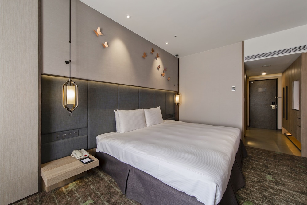 Elegant Floor Superior Room (Newly Renovated) photo 3