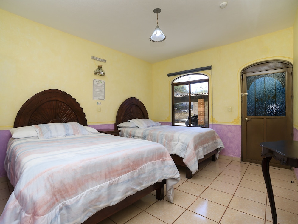 Standard Room, 2 Double Beds - Photo 3
