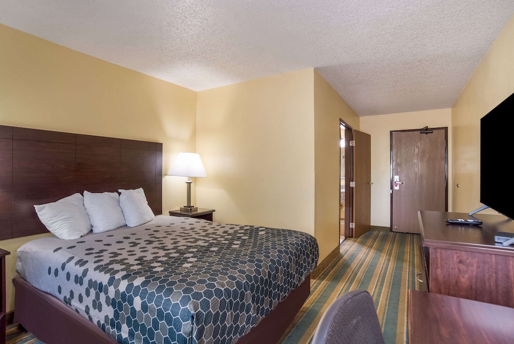 Room, 1 Queen Bed, Non Smoking - Photo 3