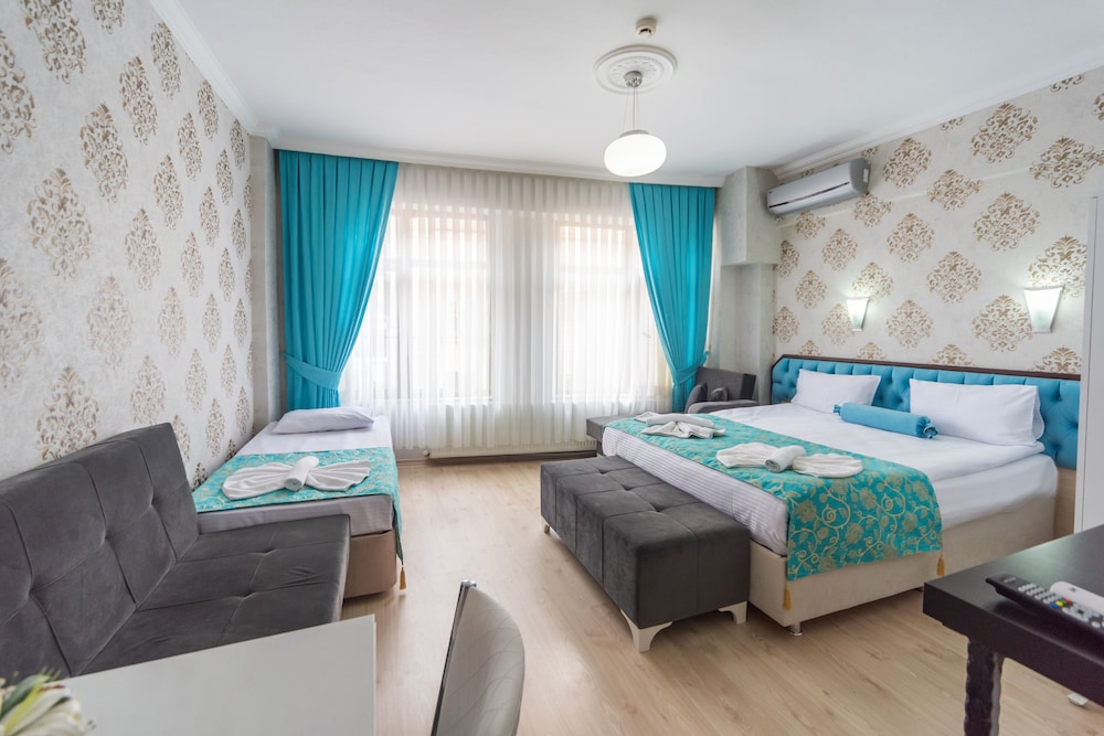 Superior Triple Room photo 3