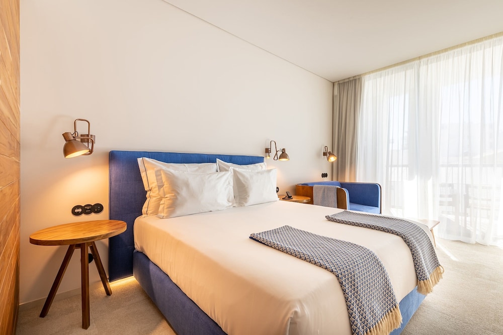 Suite (Home) (3 adults + 1 child)