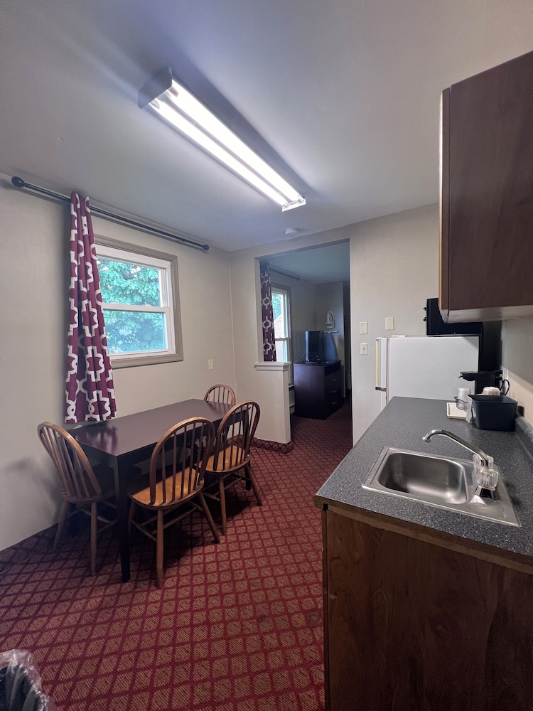 Two Double Beds, One Queen Bed,  Two Bedroom Suites, Non-Smoking photo 2