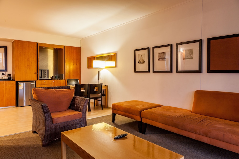 Suite - Photo 3