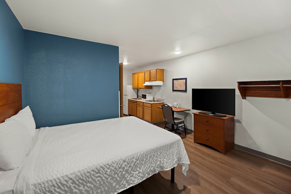 Standard Room, 1 Double Bed, Accessible, Non Smoking (Roll-in Shower) photo 1