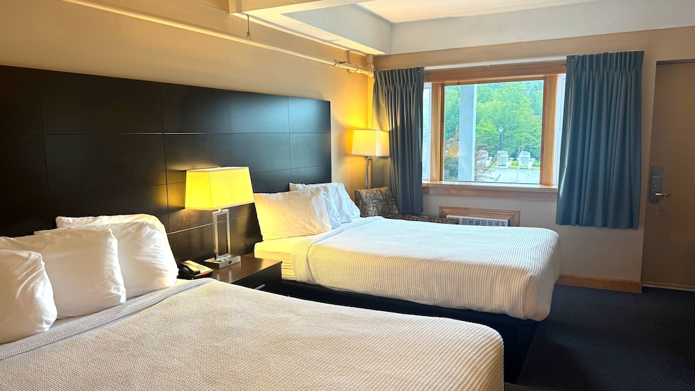Room, 2 Double Beds, Lakeside - Photo 1