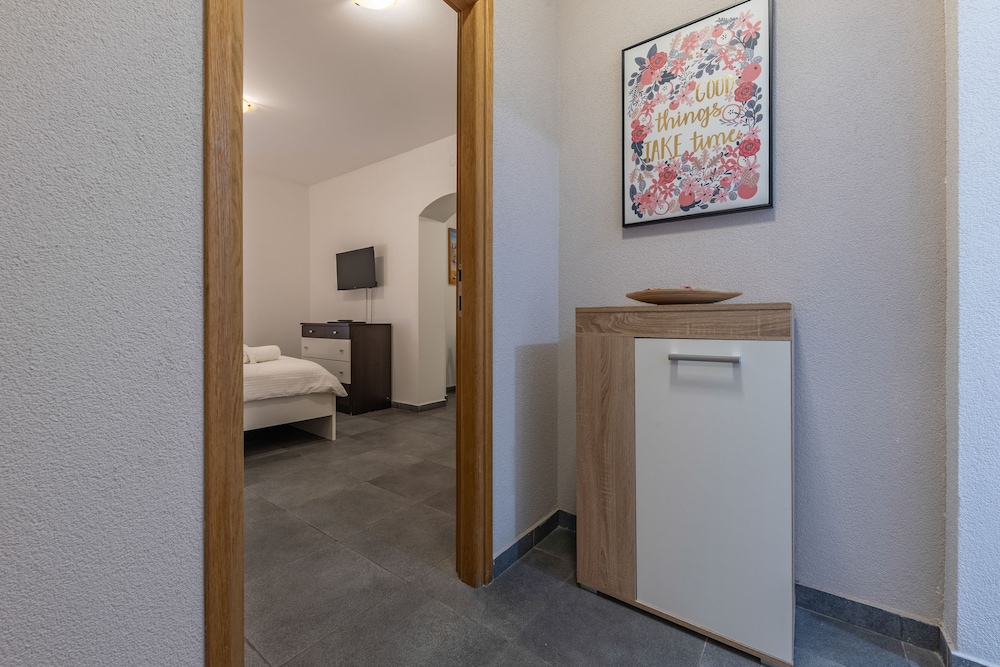 APT Comfort studio with pool view for 2