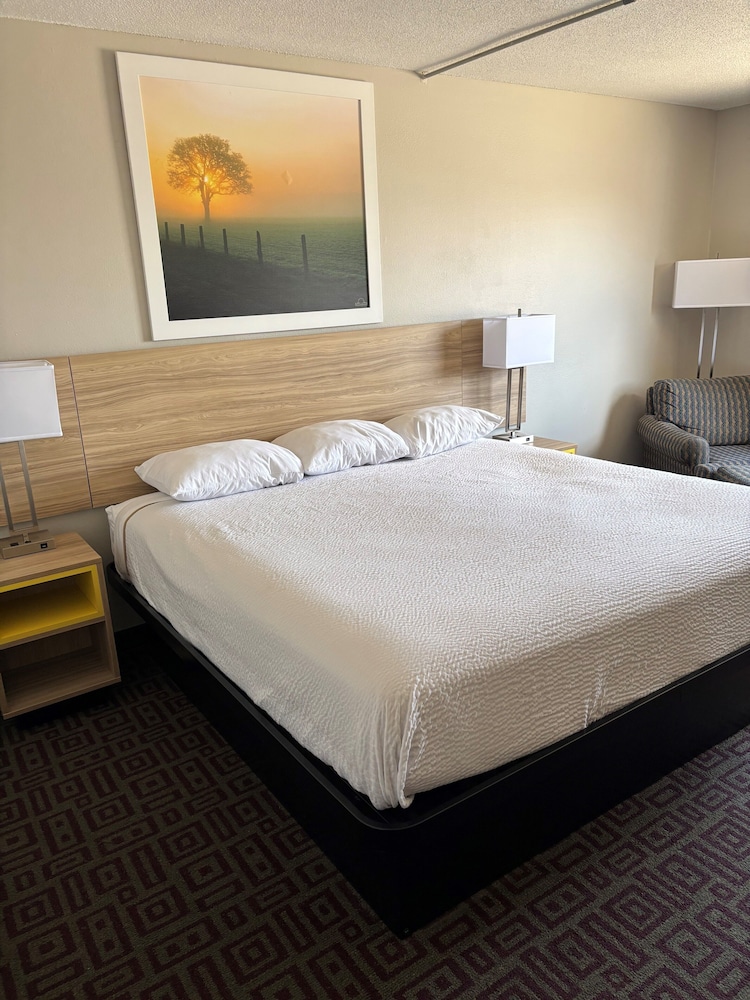 Room, 2 Queen Beds, Non Smoking - Photo 2