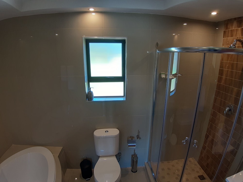 Twin Room - Photo 11