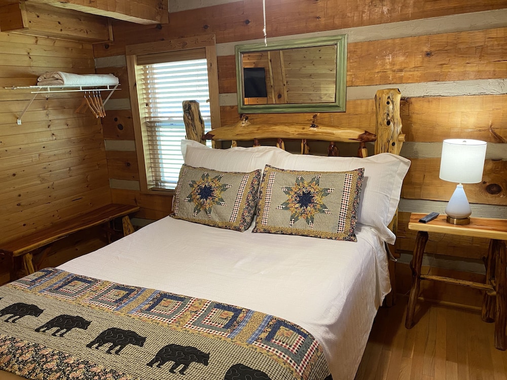 Cabin, 2 Bedrooms photo 1