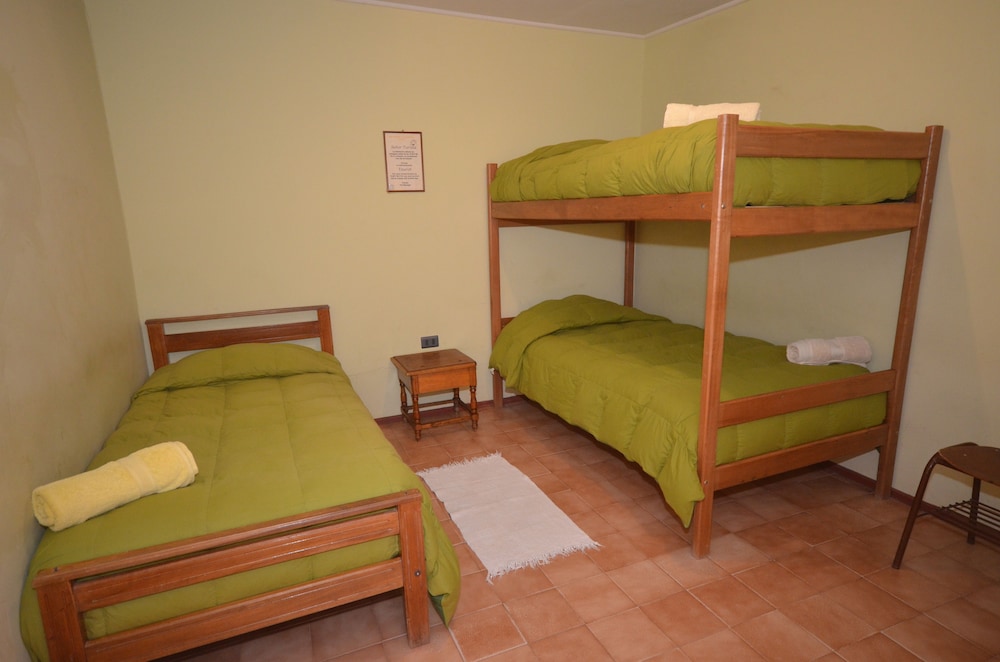Triple Room, Multiple Beds, Shared Bathroom photo 1